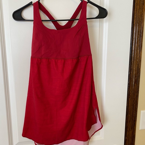 Red Lululemon tank w/ shelf bra size 6 - Picture 1 of 3